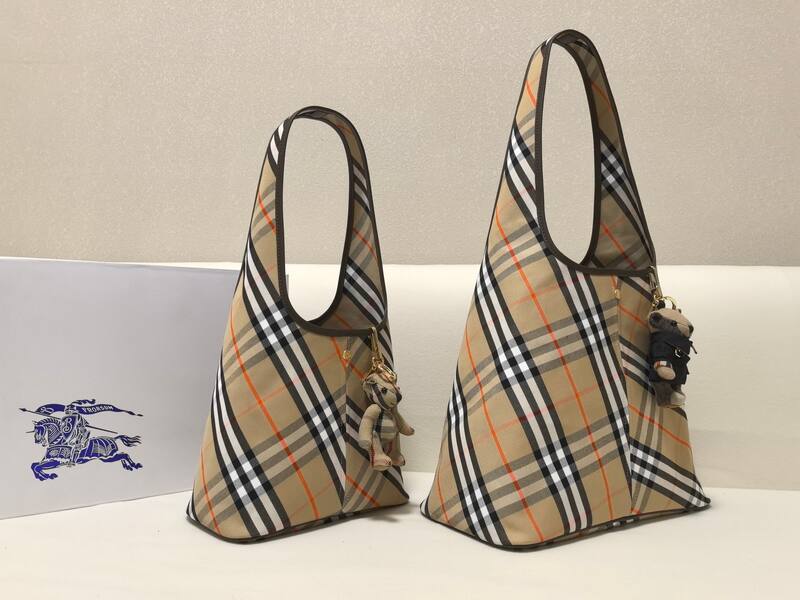 Burberry Black 25x18x10cm shoulder bag — Top Quality Replica