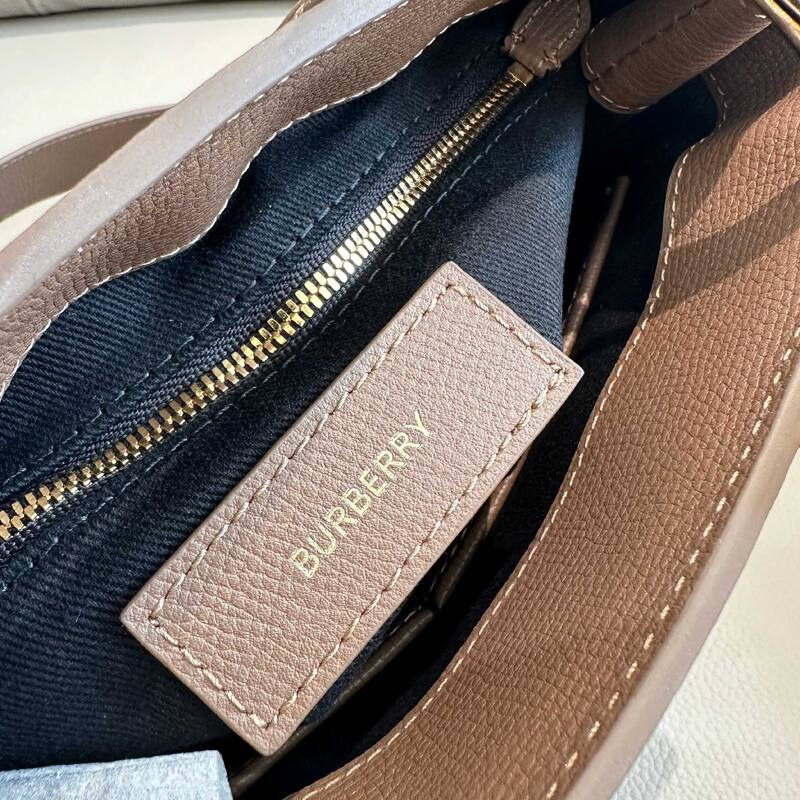 Burberry Taupe grained leather 26 x crossbody — Top Quality Replica