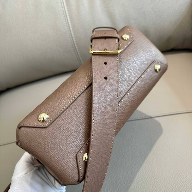 Burberry Taupe grained leather 26 x crossbody — Top Quality Replica