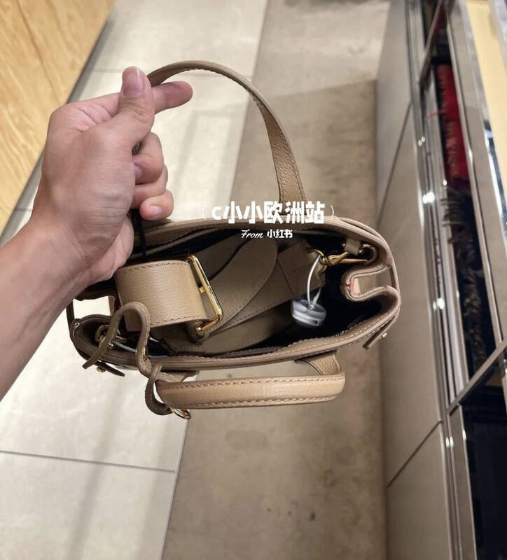 Burberry Beige 25x18x10cm shoulder bag — 1:1 Replica