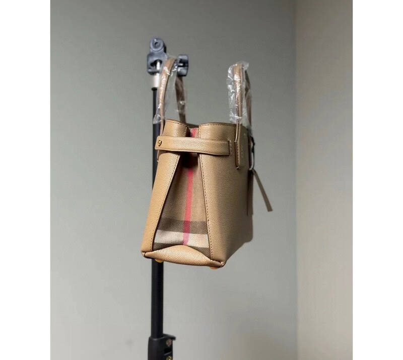 Burberry Beige 25x18x10cm shoulder bag — 1:1 Replica