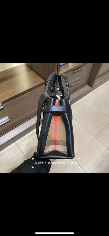 Burberry Black 25x18x10cm shoulder bag — 1:1 Replica