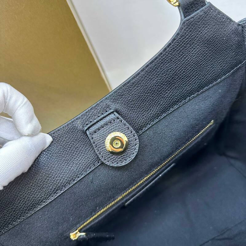 Burberry Black 25x18x10cm shoulder bag — AAA Quality Replica
