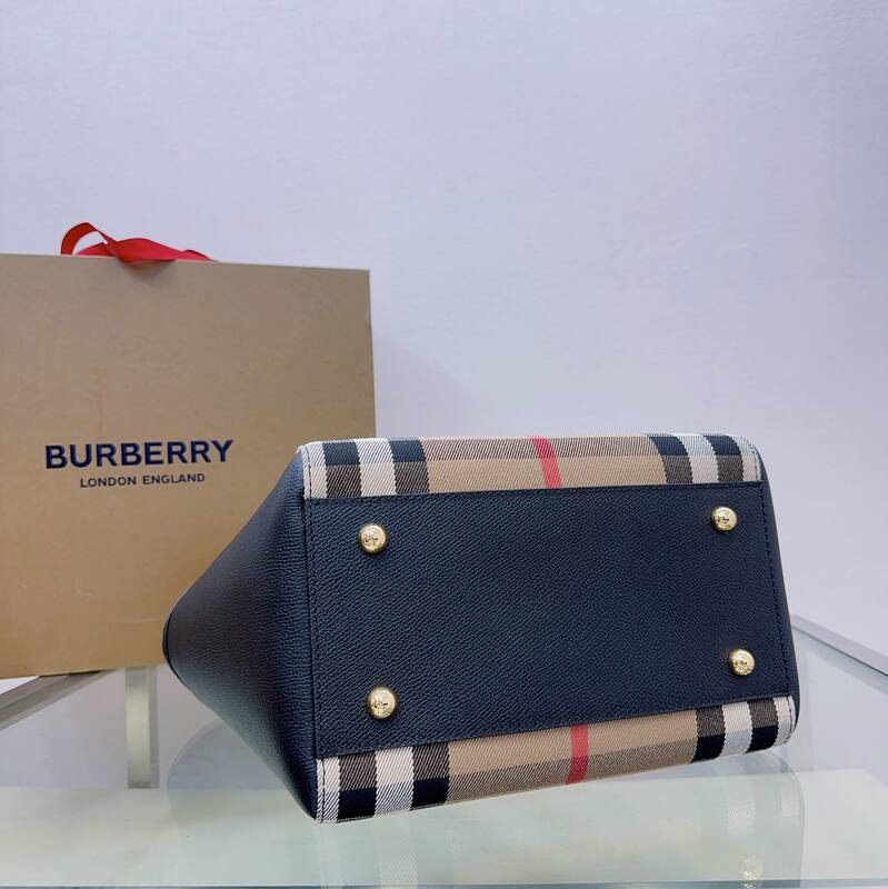 Burberry Black 25x18x10cm shoulder bag — AAA Quality Replica