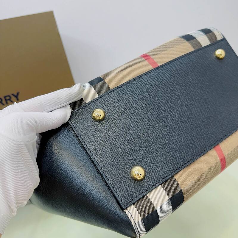 Burberry Black 25x18x10cm shoulder bag — AAA Quality Replica