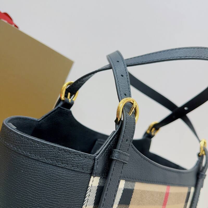 Burberry Black 25x18x10cm shoulder bag — AAA Quality Replica