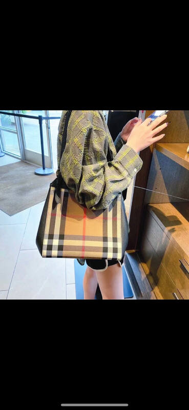 Burberry Black 25x18x10cm shoulder bag — Top Quality Replica