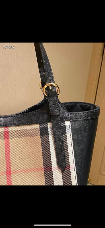 Burberry Black 25x18x10cm shoulder bag — Top Quality Replica