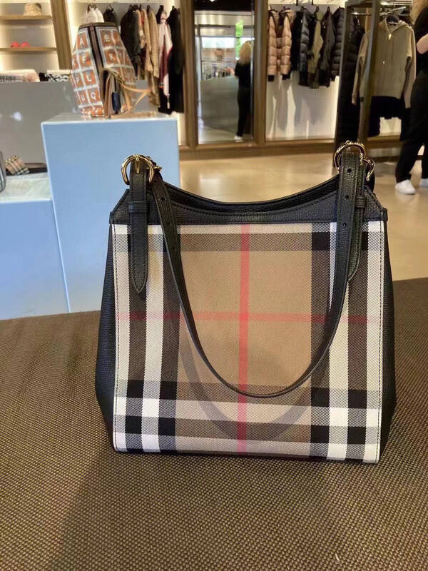 Burberry Black 25x18x10cm shoulder bag — Top Quality Replica