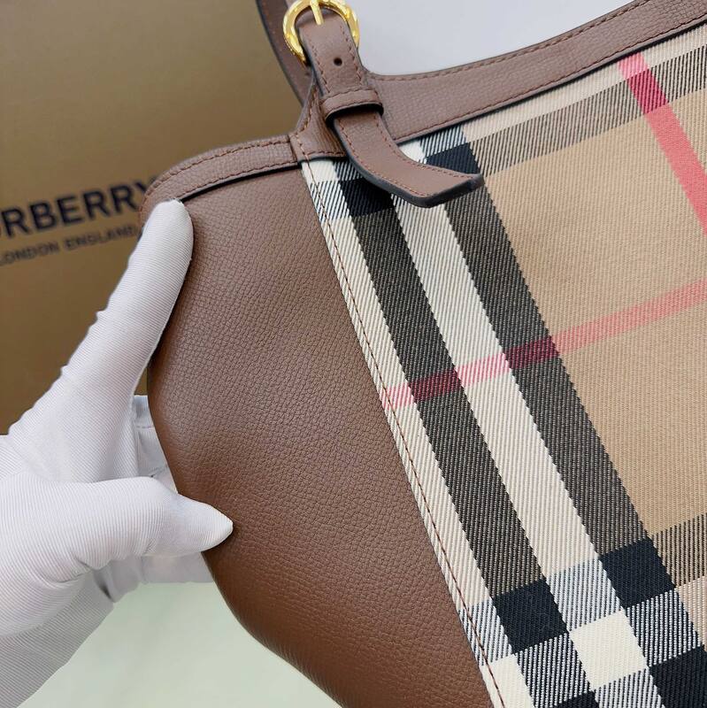 Burberry Brown 25x18x10cm shoulder bag — AAA Quality Replica