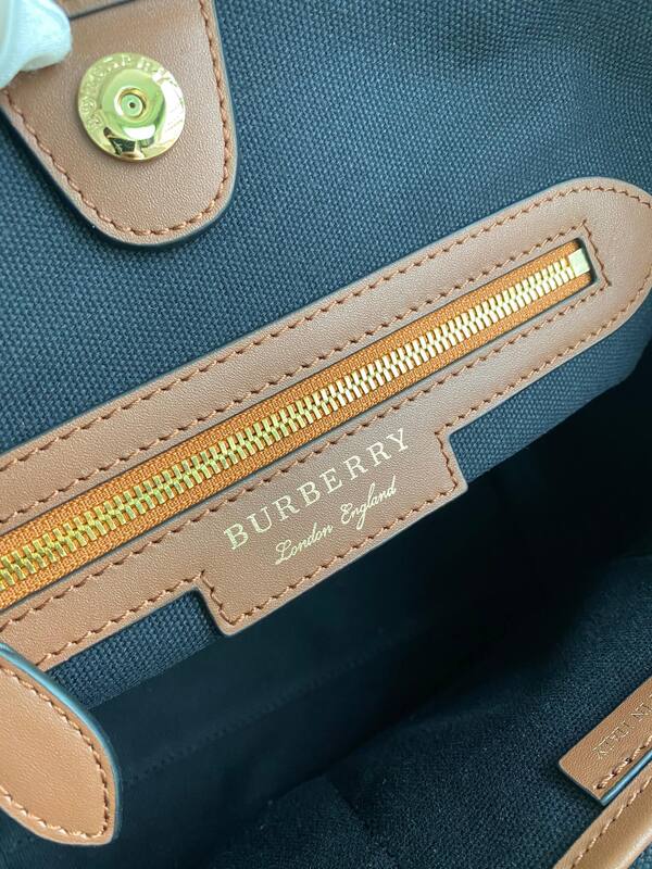 Burberry Brown 25x18x10cm shoulder bag — 1:1 Replica