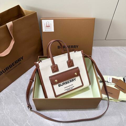 Burberry 18x12cm shoulder bag 1 1 Replica