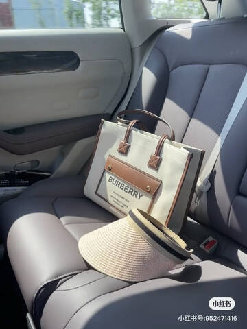 Burberry Horseferry Beige canvas with brown leather trim 33x28x15cm tote bag Top Quality Replica