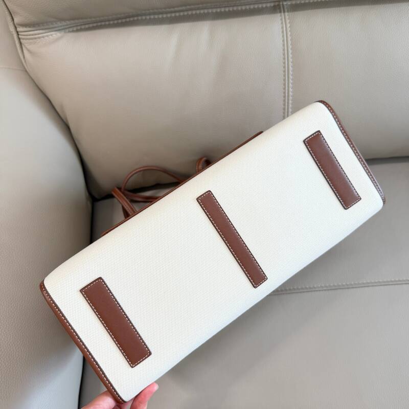 Burberry Brown 30x22x12cm shoulder bag — Premium Replica