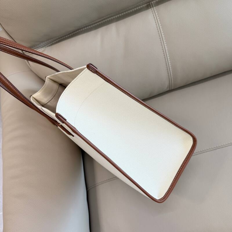 Burberry Brown 30x22x12cm shoulder bag — Premium Replica
