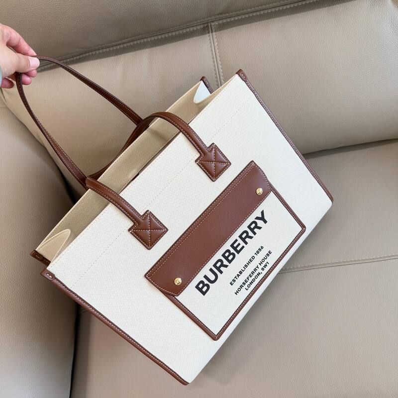 Burberry Brown 30x22x12cm shoulder bag — Premium Replica