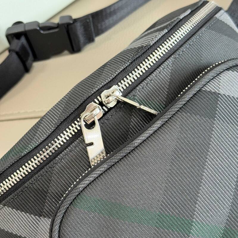 Burberry shoulder bag — AAA Quality Replica