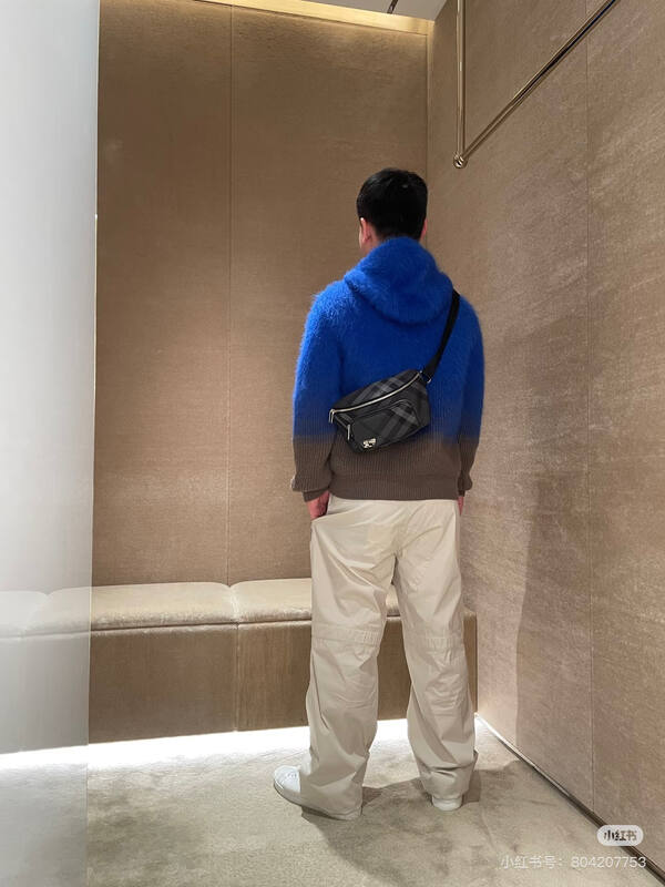 Burberry shoulder bag — Top Quality Replica