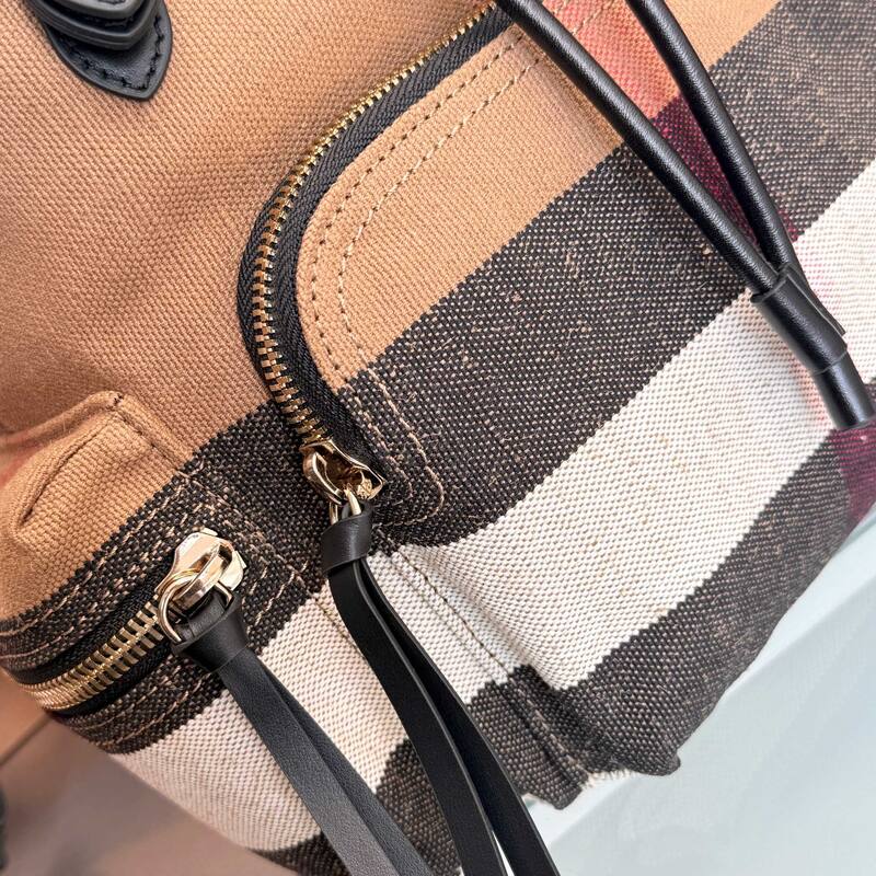 Burberry Black 25x18x10cm shoulder bag — AAA Quality Replica