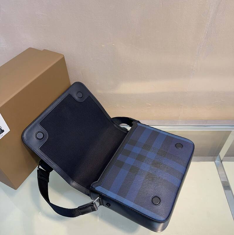 Burberry Black shoulder bag — 1:1 Replica