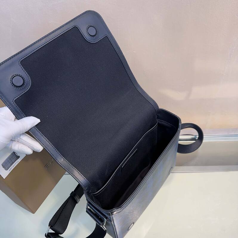 Burberry Black shoulder bag — 1:1 Replica