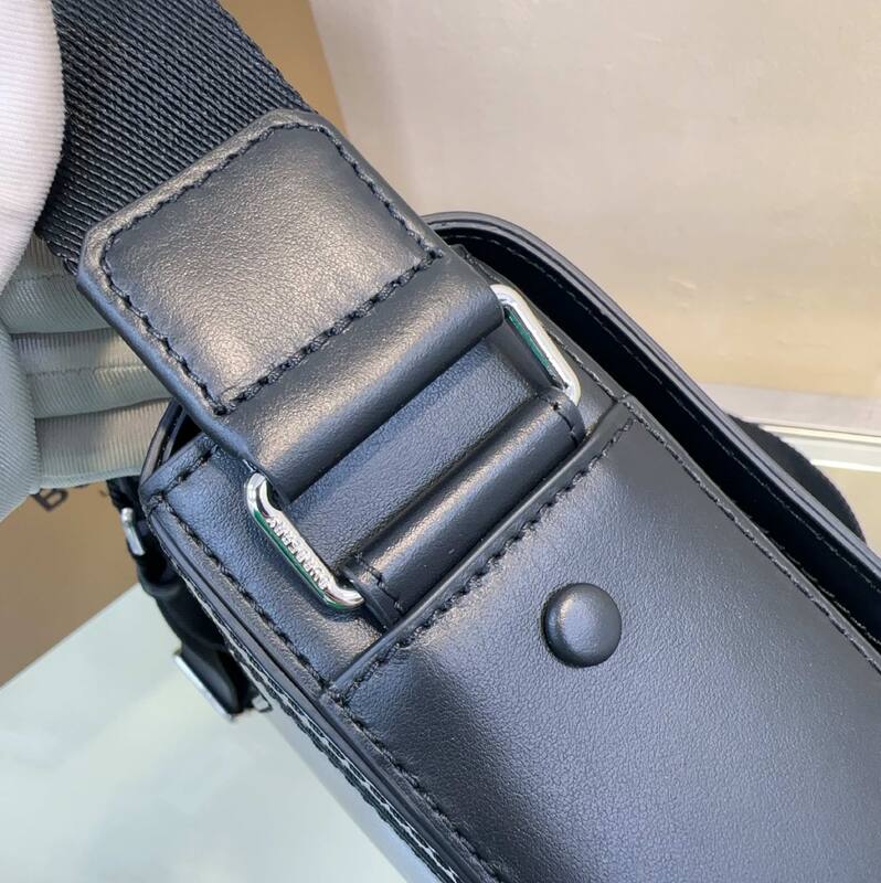 Burberry Black shoulder bag — 1:1 Replica