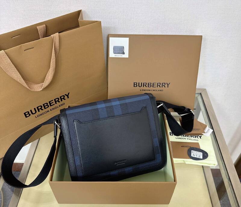 Burberry Black shoulder bag — Premium Replica