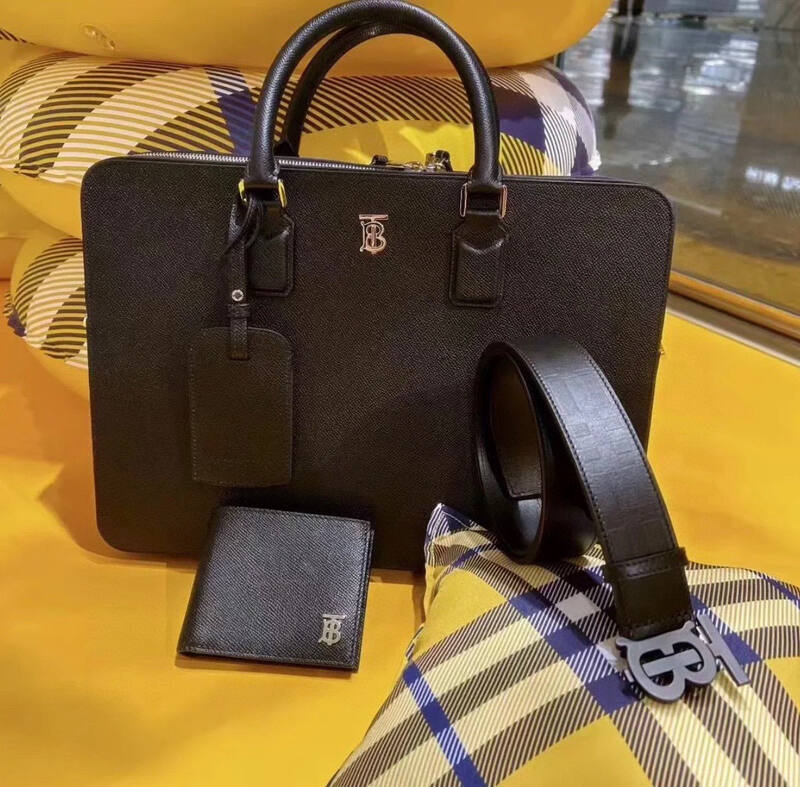 Burberry Black grained leather work — Top Quality Replica