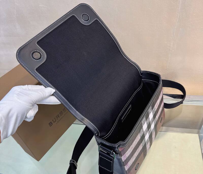 Burberry Black shoulder bag — AAA Quality Replica
