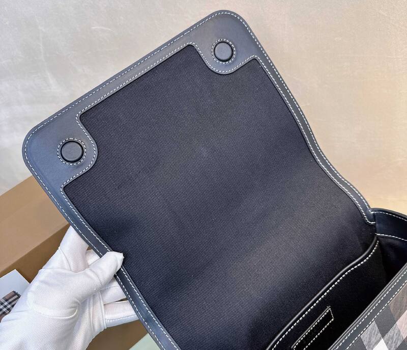 Burberry Black shoulder bag — AAA Quality Replica