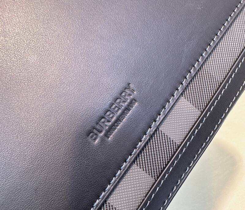 Burberry shoulder bag — Top Quality Replica