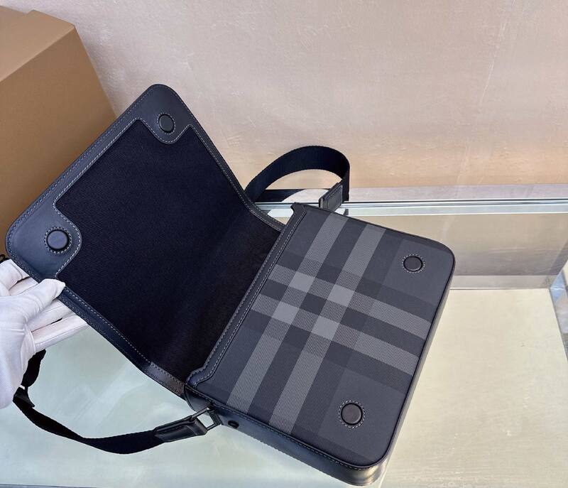 Burberry shoulder bag — Top Quality Replica