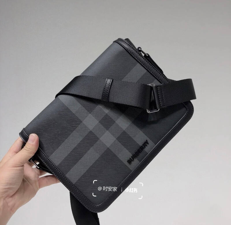 Burberry shoulder bag — AAA Quality Replica