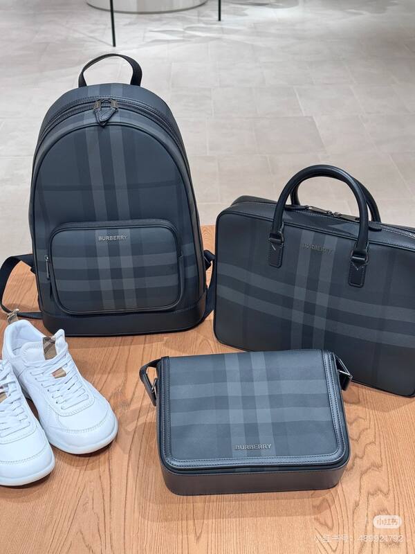 Burberry shoulder bag — AAA Quality Replica