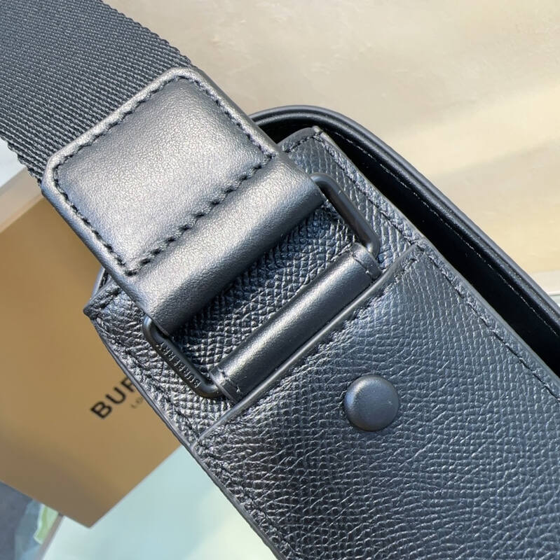 Burberry Black shoulder bag — Premium Replica