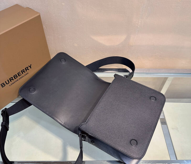 Burberry Black shoulder bag — Premium Replica