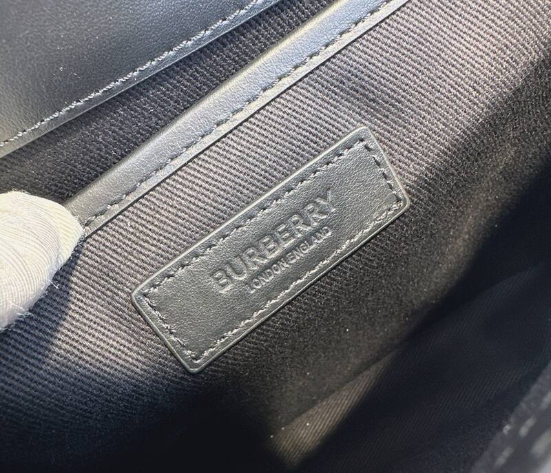 Burberry Black shoulder bag — Premium Replica