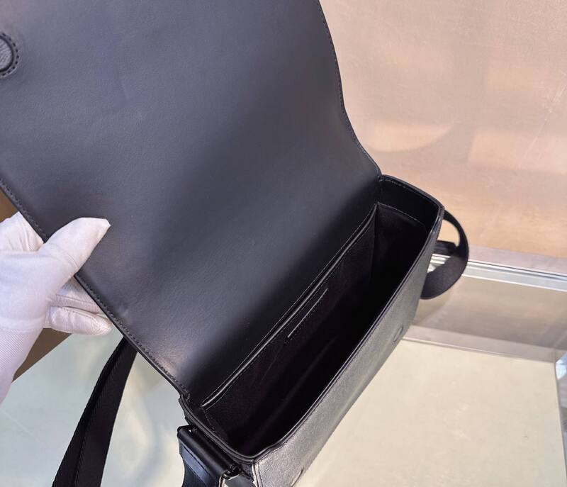 Burberry Black shoulder bag — Premium Replica