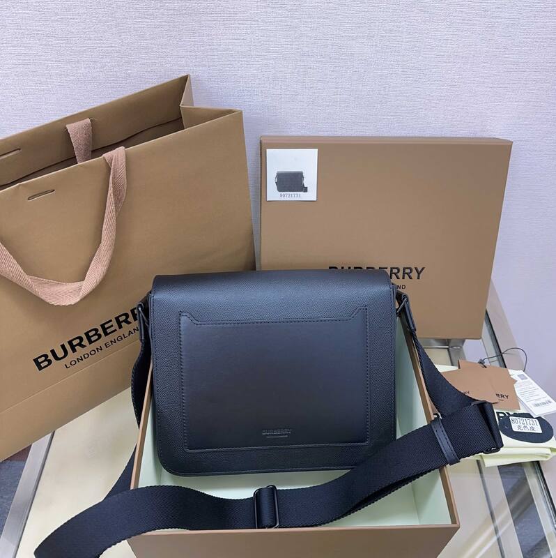 Burberry Black shoulder bag — Top Quality Replica