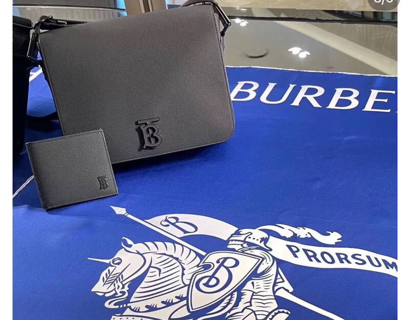 Burberry Black shoulder bag — Top Quality Replica