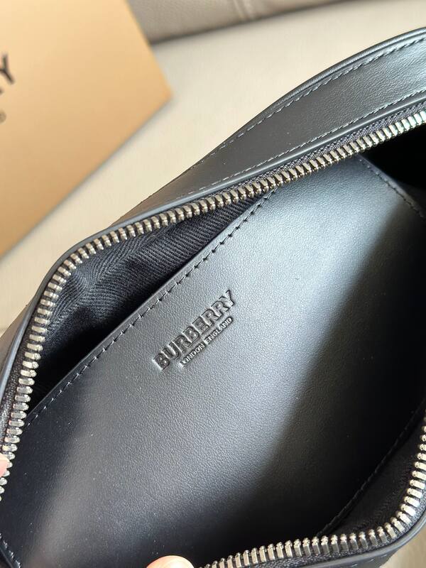 Burberry shoulder bag — Premium Replica
