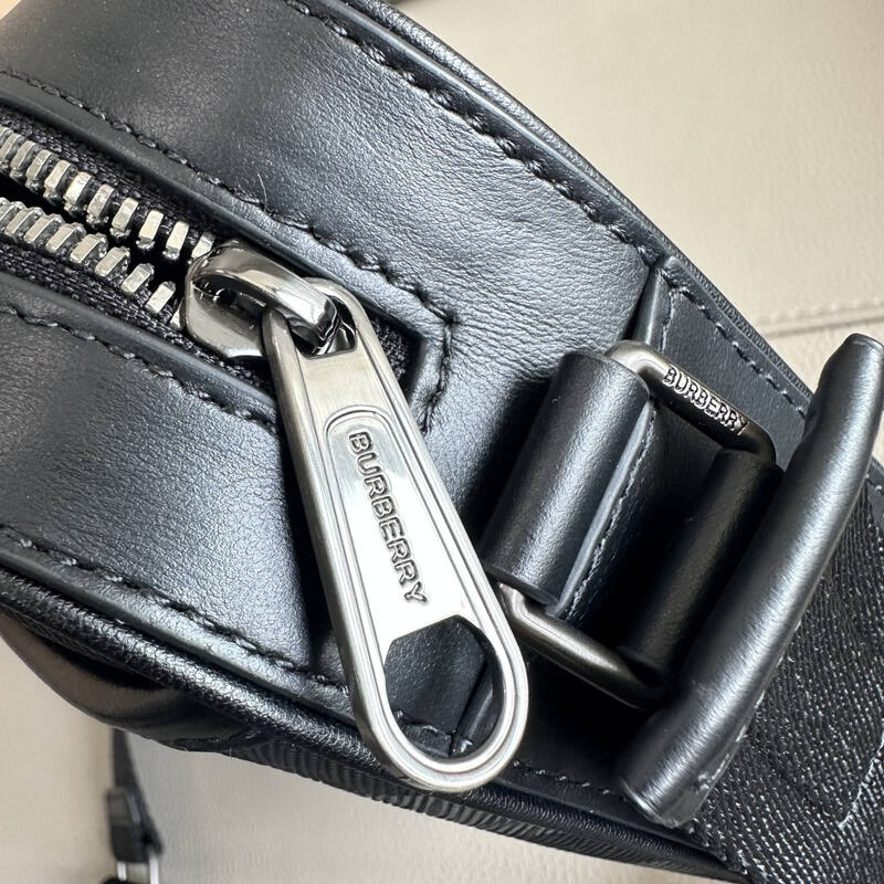 Burberry Black shoulder bag — AAA Quality Replica