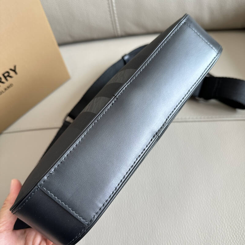 Burberry Black shoulder bag — AAA Quality Replica