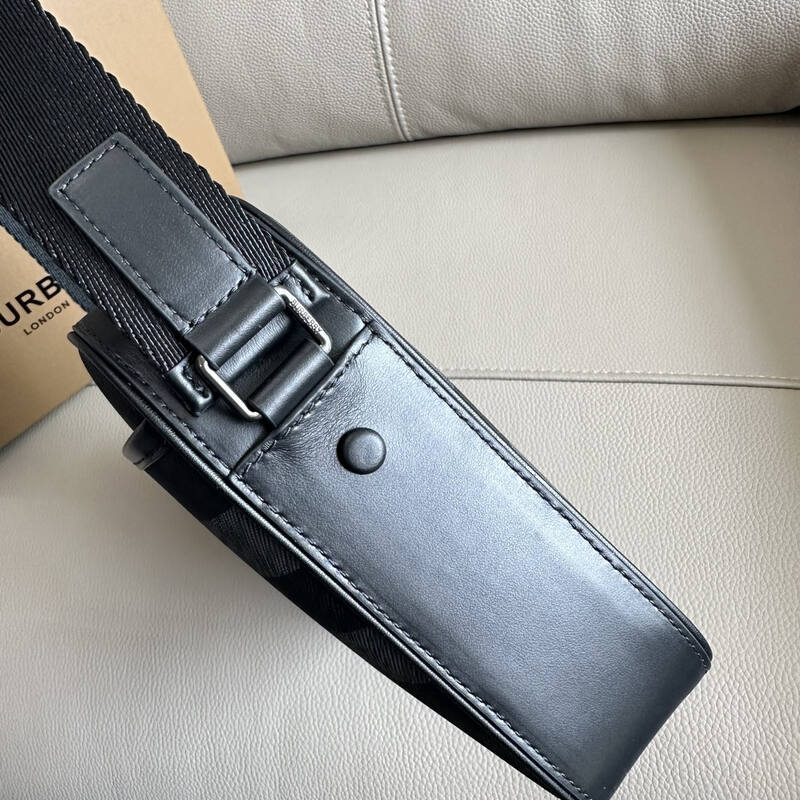 Burberry Black shoulder bag — AAA Quality Replica