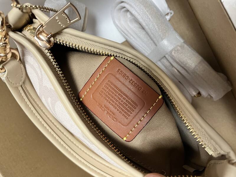 Coach Monogram shoulder bag — Premium Replica