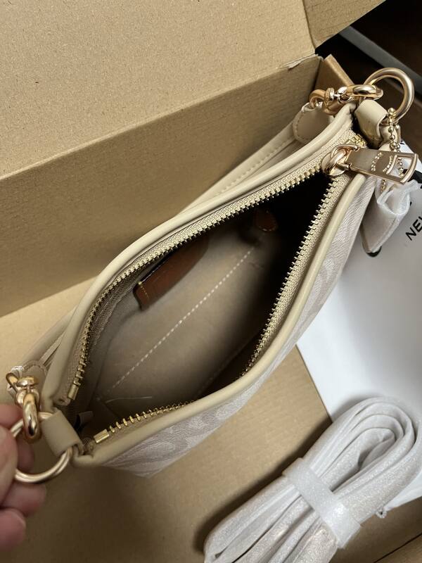 Coach Monogram shoulder bag — Premium Replica