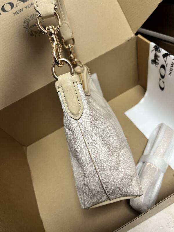 Coach Monogram shoulder bag — Premium Replica