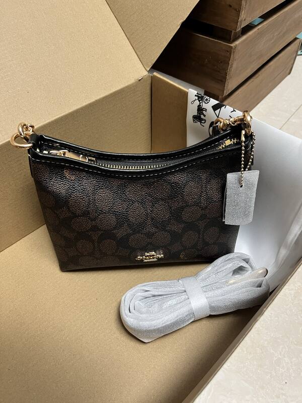 Coach Monogram shoulder bag — Top Quality Replica