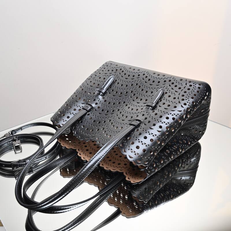 Burberry Black 25x18x10cm shoulder bag — 1:1 Replica