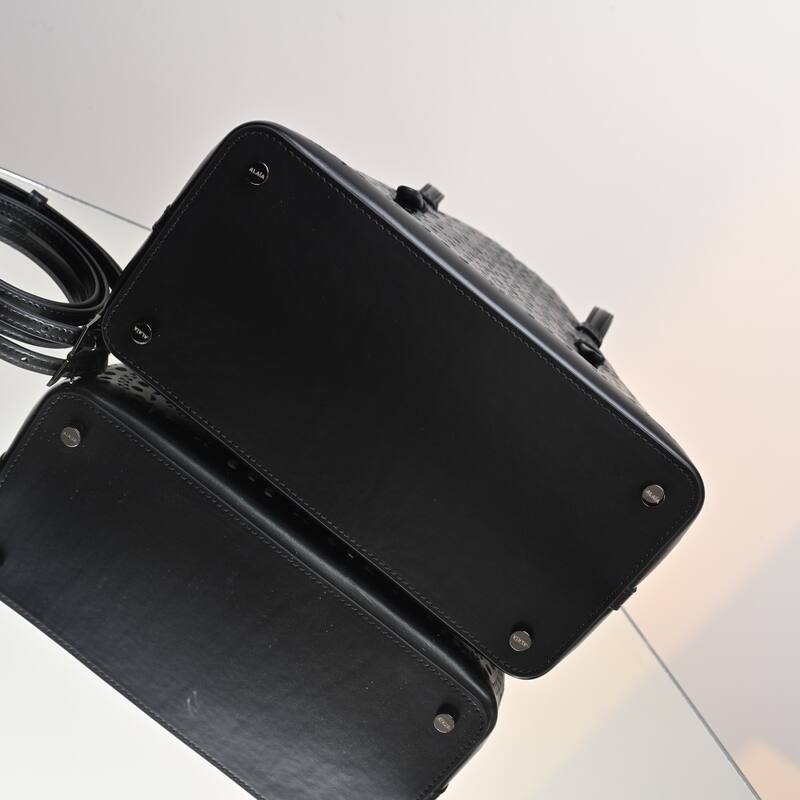 Burberry Black 25x18x10cm shoulder bag — 1:1 Replica